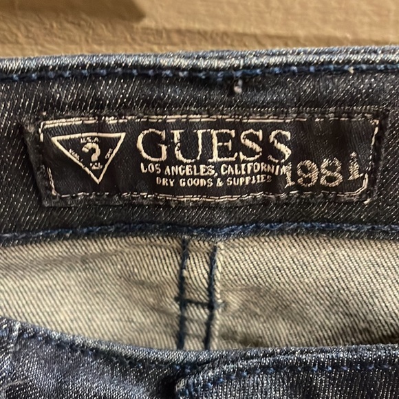 GUESS 1981 LA BRITTNEY SKINNY women’s embellished back pockets distressed jeans - Picture 5 of 13
